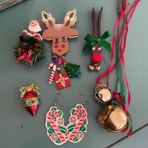 Christmas jewelry lot
